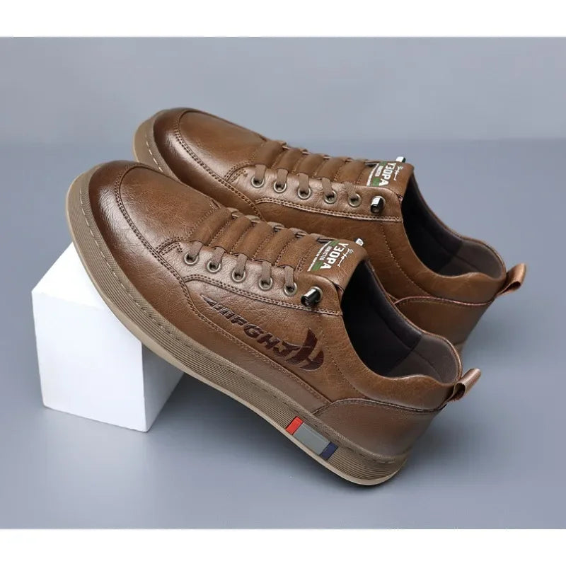 New Designer Cow Leather Sneakers for Men Designer Soft Sole Breathable Sports Shoes Man Fashion Casual Light Zapatos De Hombre