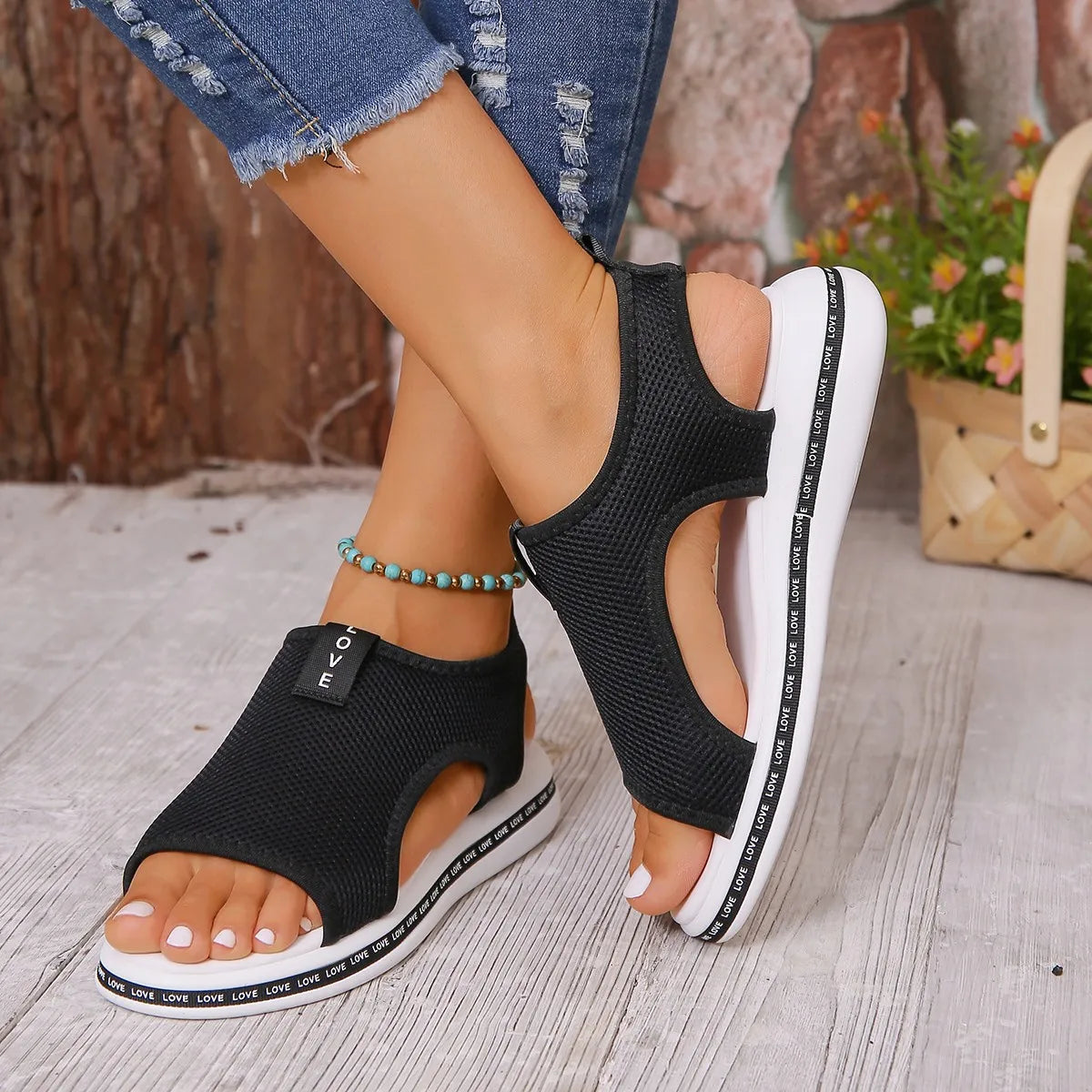 Summer women's sandals Fashionable European American women shoes Large-sized flat women's sandals flying weave sandals for women